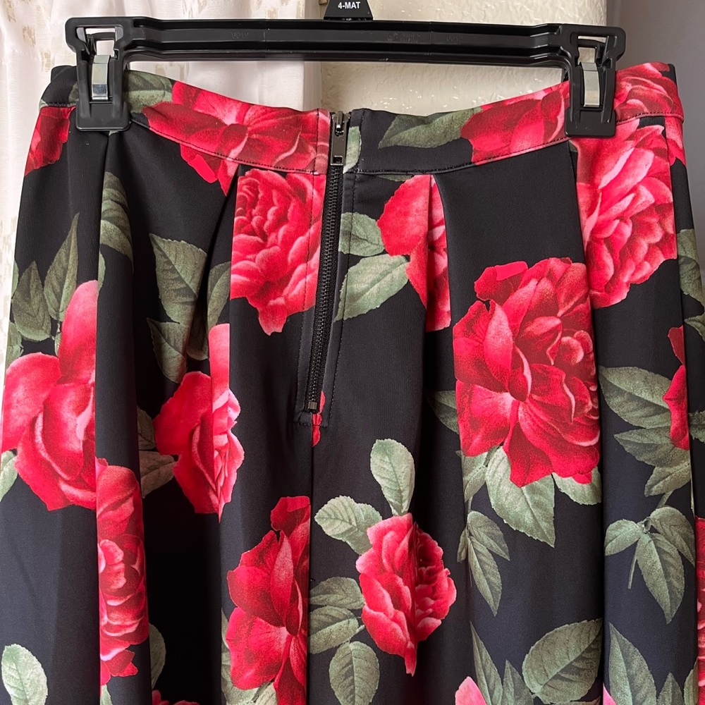 Red Roses Skirt - Picture 3 of 8
